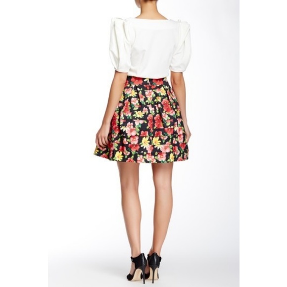 🌟HP🌟 Gracia Floral Print Bandage Skater Skirt - Picture 2 of 5